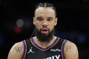 社会龙哥手很硬！狄龙首节三分4中2得到8分1助 2犯规需注意