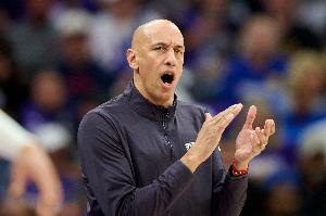 国王GM：克里斯蒂还会是球队主帅 面对伤病他保持了球队凝聚力