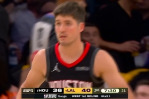 探花风采！谢泼德强投三分再中 帮助球队缩小分差