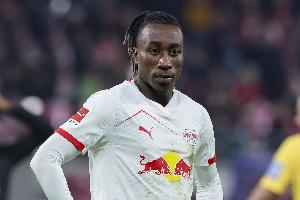 记者：坎波斯已与扬·迪奥曼德经纪人会面，商讨球员转会巴黎可能