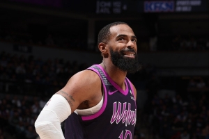 麦丹：康利被交易后没退群也没收拾更衣室 果然没几天他又回来了