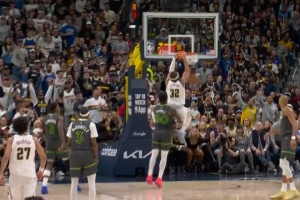 太着急回应！戈登双手霸气补扣&戈贝尔也想补扣被吹进攻干扰球