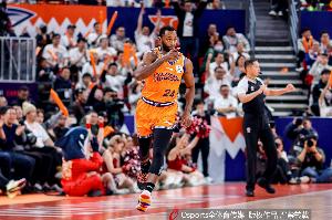 内外开花！弗格战旧主半场6中4贡献14分4助2断 三分5中3