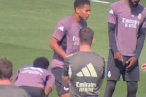 男人的痛！姆巴佩训练中误伤维尼修斯下体，随后上前表达歉意